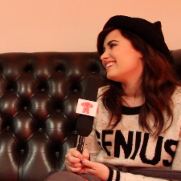 [SOLD] Topshop Genius Sweater ASO Taylor Swift and Demi Lovato - Picture 8 of 8